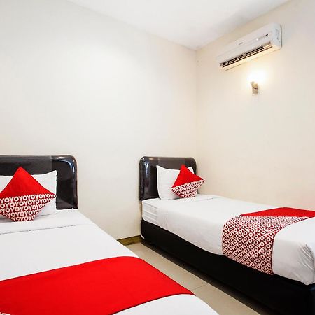 Hotel O Genteng Near Genteng Market Formerly Uno Hotel 泗水 外观 照片
