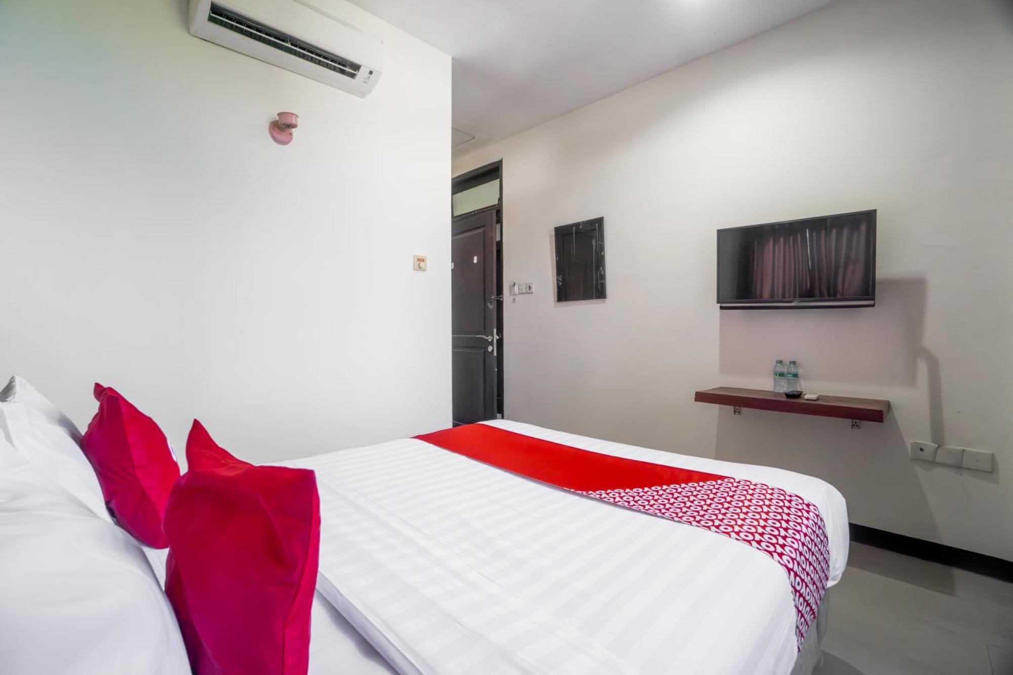 Hotel O Genteng Near Genteng Market Formerly Uno Hotel 泗水 外观 照片